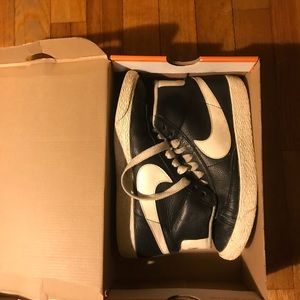 Black and White Vintage Nike High Tops Size 6